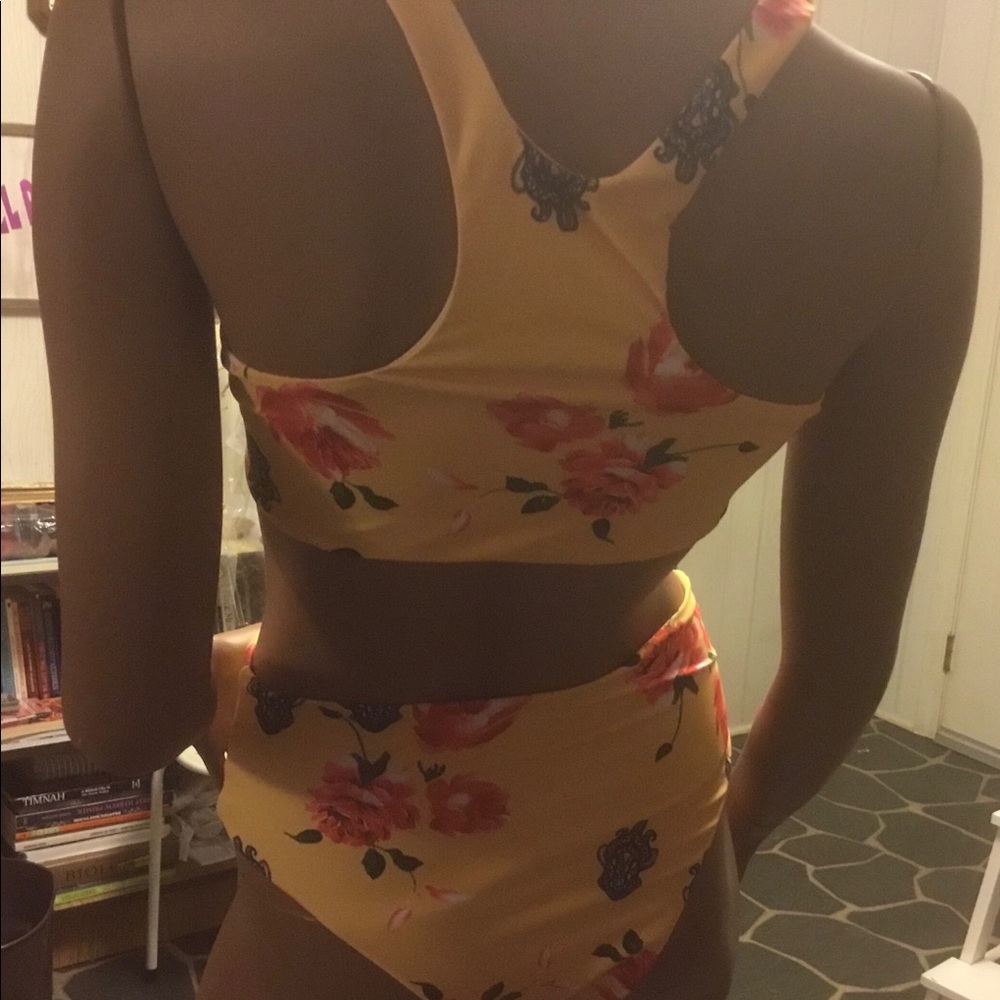Swimsuit - Picture 2 of 5